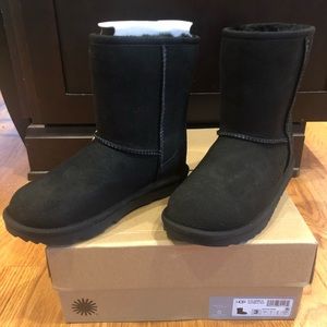 Kids Classic II Black UGGs